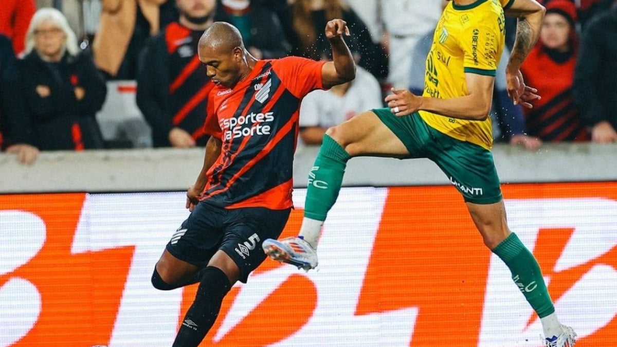Athletico terá até três desfalques contra o Fortaleza Athletico terá até três desfalques contra o Fortaleza