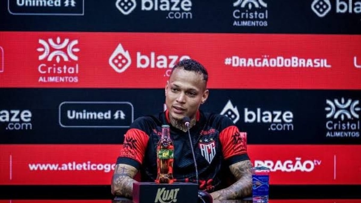 Janderson fala sobre completar 100 jogos com a camisa do Atlético- GO em confronto decisivo Janderson fala sobre completar 100 jogos com a camisa do Atlético- GO em confronto decisivo
