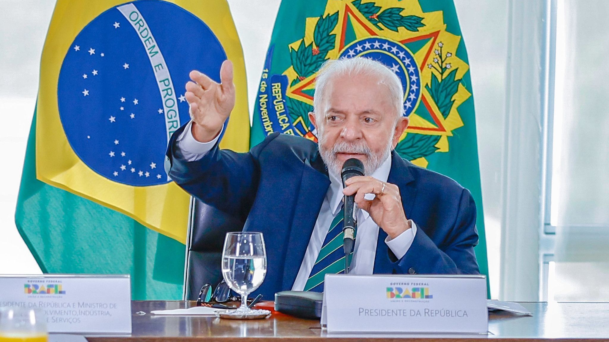 Lula sanciona com vetos lei da reoneração gradual da folha de pagamento Lula sanciona com vetos lei da reoneração gradual da folha de pagamento