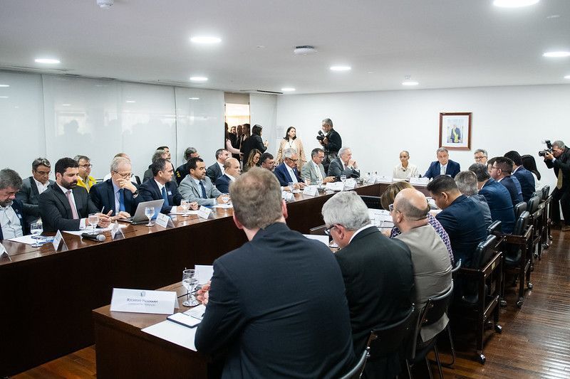 Governadores citam ajuda ao RS para cobrar mais apoio para a região Norte no combate às queimadas Governadores citam ajuda ao RS para cobrar mais apoio para a região Norte no combate às queimadas