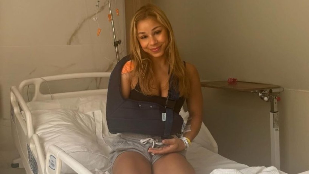 Flavinha se recupera após passar por cirurgia no ombro Flavinha se recupera após passar por cirurgia no ombro