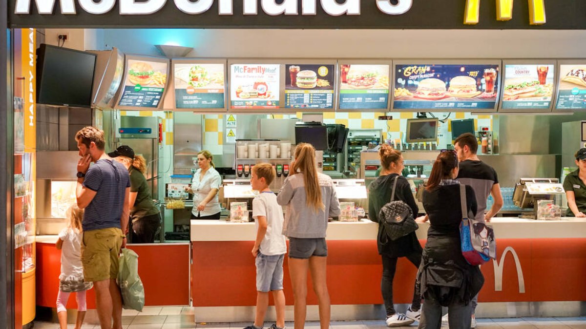 Totens do McDonald’s ameaçam empregos? Veja o que dizem especialistas Totens do McDonald’s ameaçam empregos? Veja o que dizem especialistas