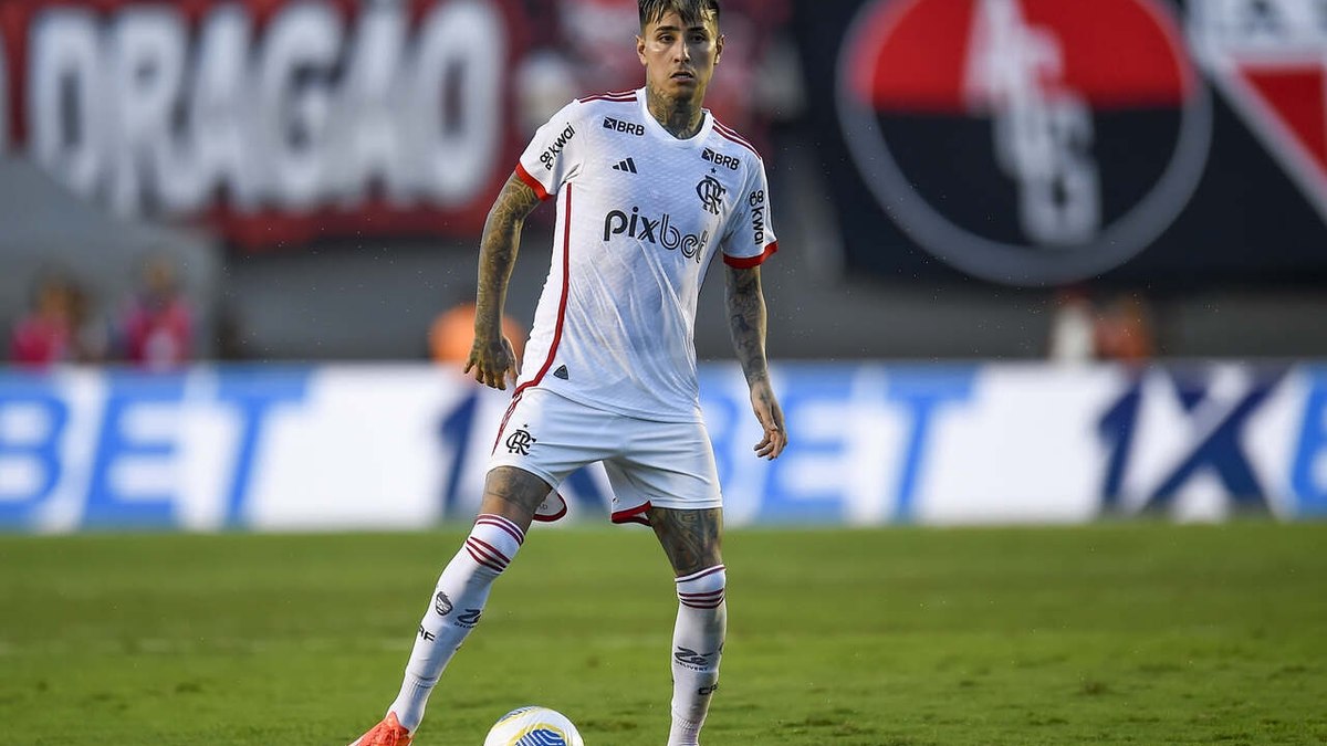 Pulgar, do Flamengo, desfalca o Chile contra a Argentina Pulgar, do Flamengo, desfalca o Chile contra a Argentina
