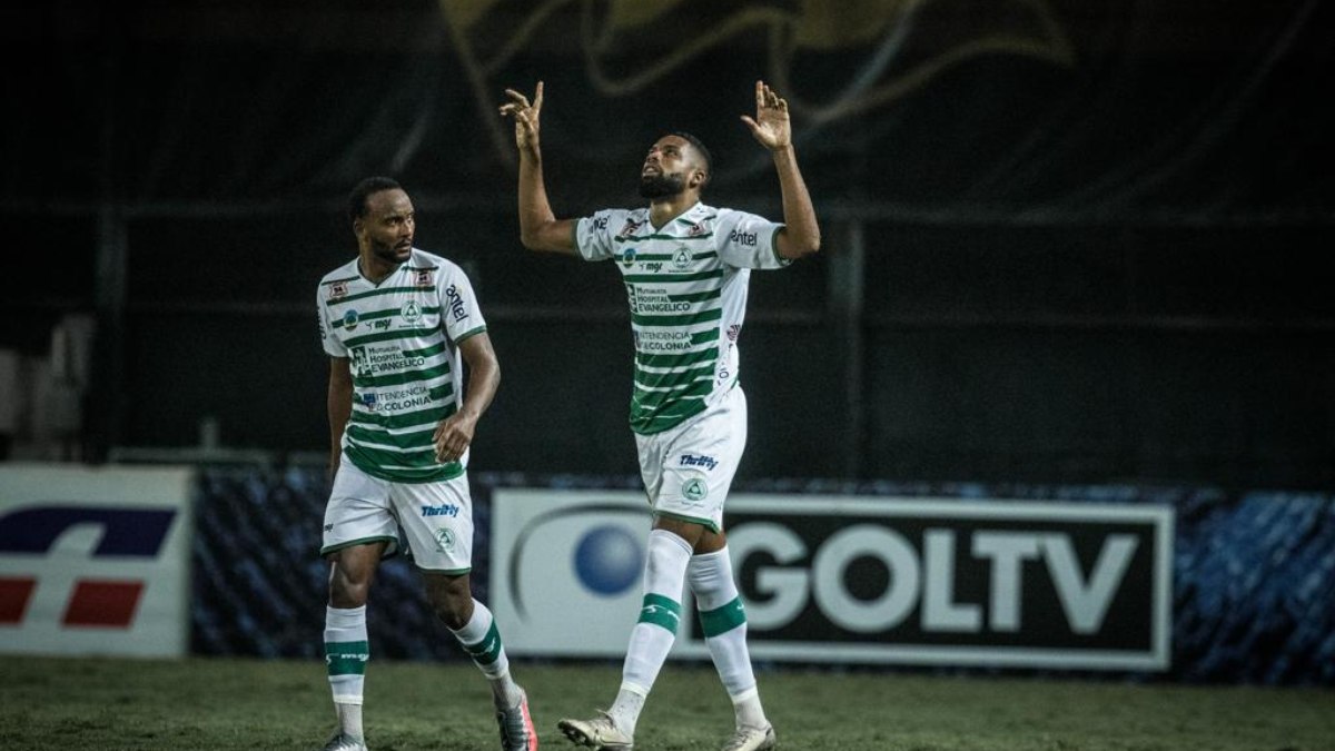 Atacante ex-Coritiba e Vasco volta aos gramados após oito meses fora por lesão Atacante ex-Coritiba e Vasco volta aos gramados após oito meses fora por lesão
