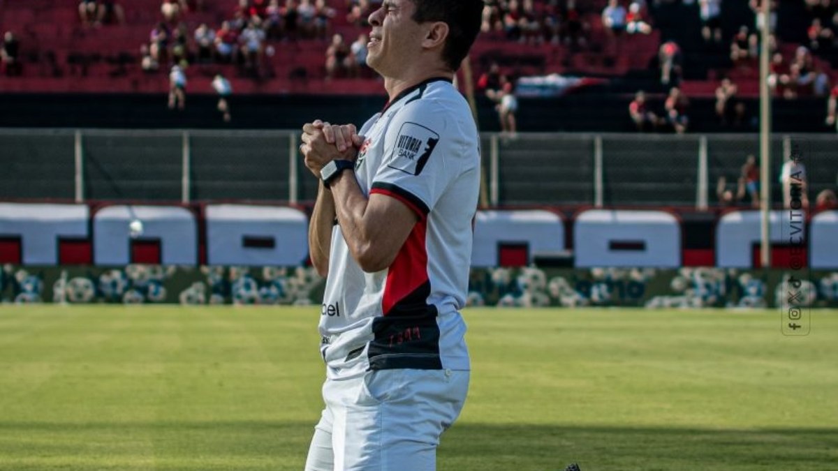 Osvaldo acompanha partida entre Vitória e Juventude após alta médica Osvaldo acompanha partida entre Vitória e Juventude após alta médica