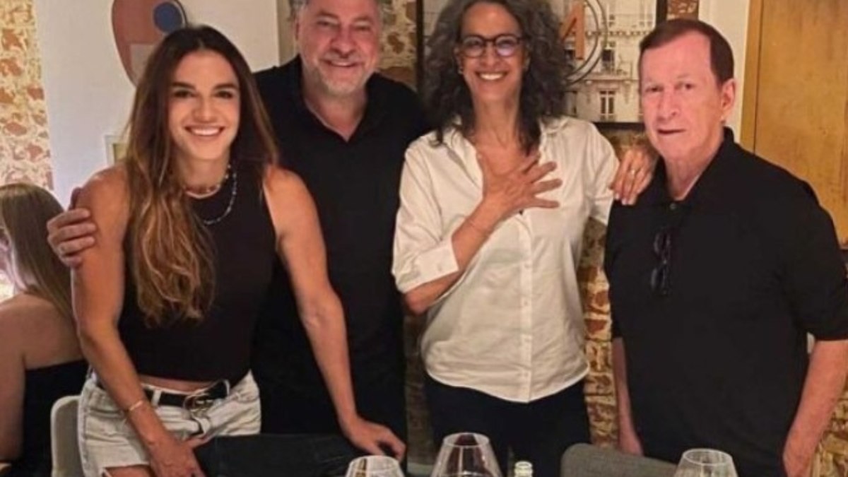 Presidente do São Paulo ganha presente de aniversário inusitado da namorada Presidente do São Paulo ganha presente de aniversário inusitado da namorada
