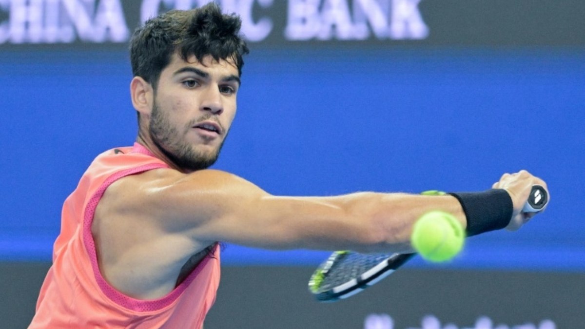 Alcaraz avança às quartas do ATP 500 de Pequim e mostra apoio a Sinner Alcaraz avança às quartas do ATP 500 de Pequim e mostra apoio a Sinner