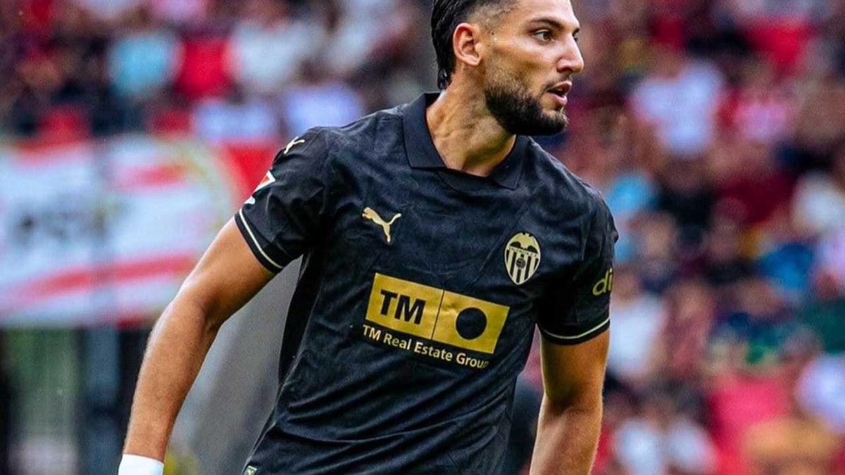 Valencia suspende Rafa Mir após acusação de agressão sexual Valencia suspende Rafa Mir após acusação de agressão sexual