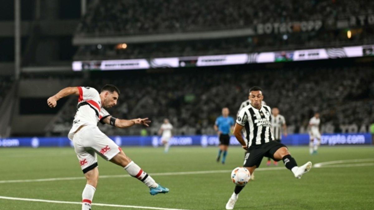 São Paulo e Botafogo lutam por vaga nas semifinais da Libertadores São Paulo e Botafogo lutam por vaga nas semifinais da Libertadores