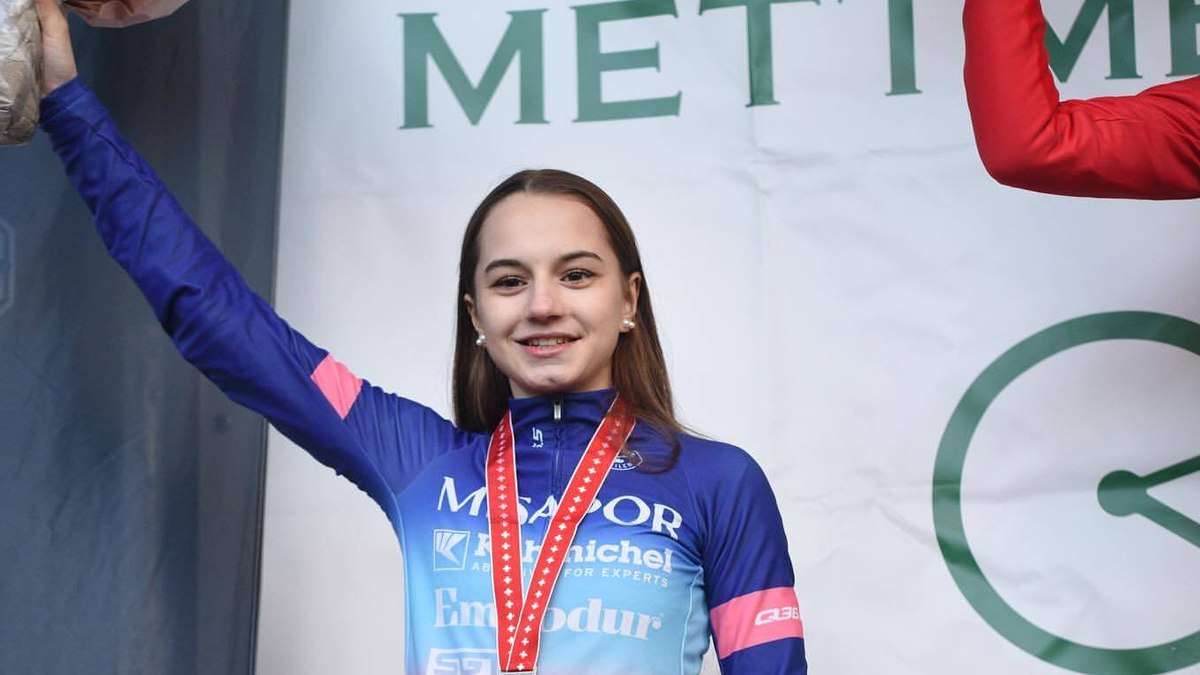 Ciclista de 18 anos morre após acidente em prova disputada na Suíça Ciclista de 18 anos morre após acidente em prova disputada na Suíça