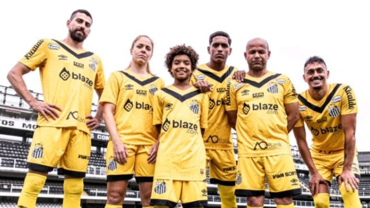 Santos lança terceiro uniforme com homenagem a Vila Belmiro Santos lança terceiro uniforme com homenagem a Vila Belmiro