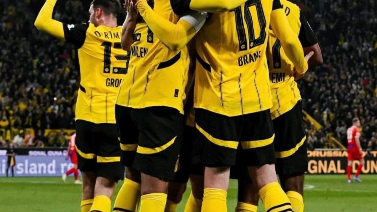 Em jogo movimentado, Borussia Dortmund vence Heidenheim e dorme na liderança da Bundesliga