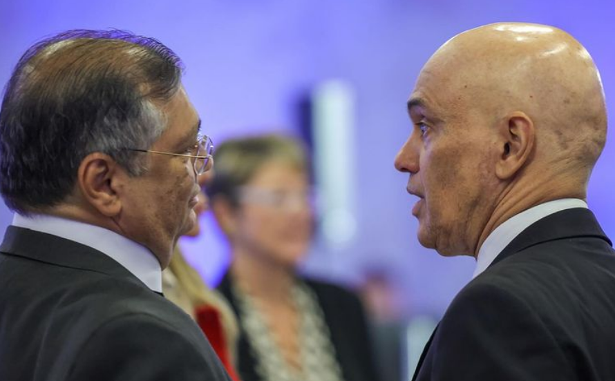 Dino diz que Moraes tem “coragem e independência necessárias para fazer o certo“ Dino diz que Moraes tem “coragem e independência necessárias para fazer o certo“