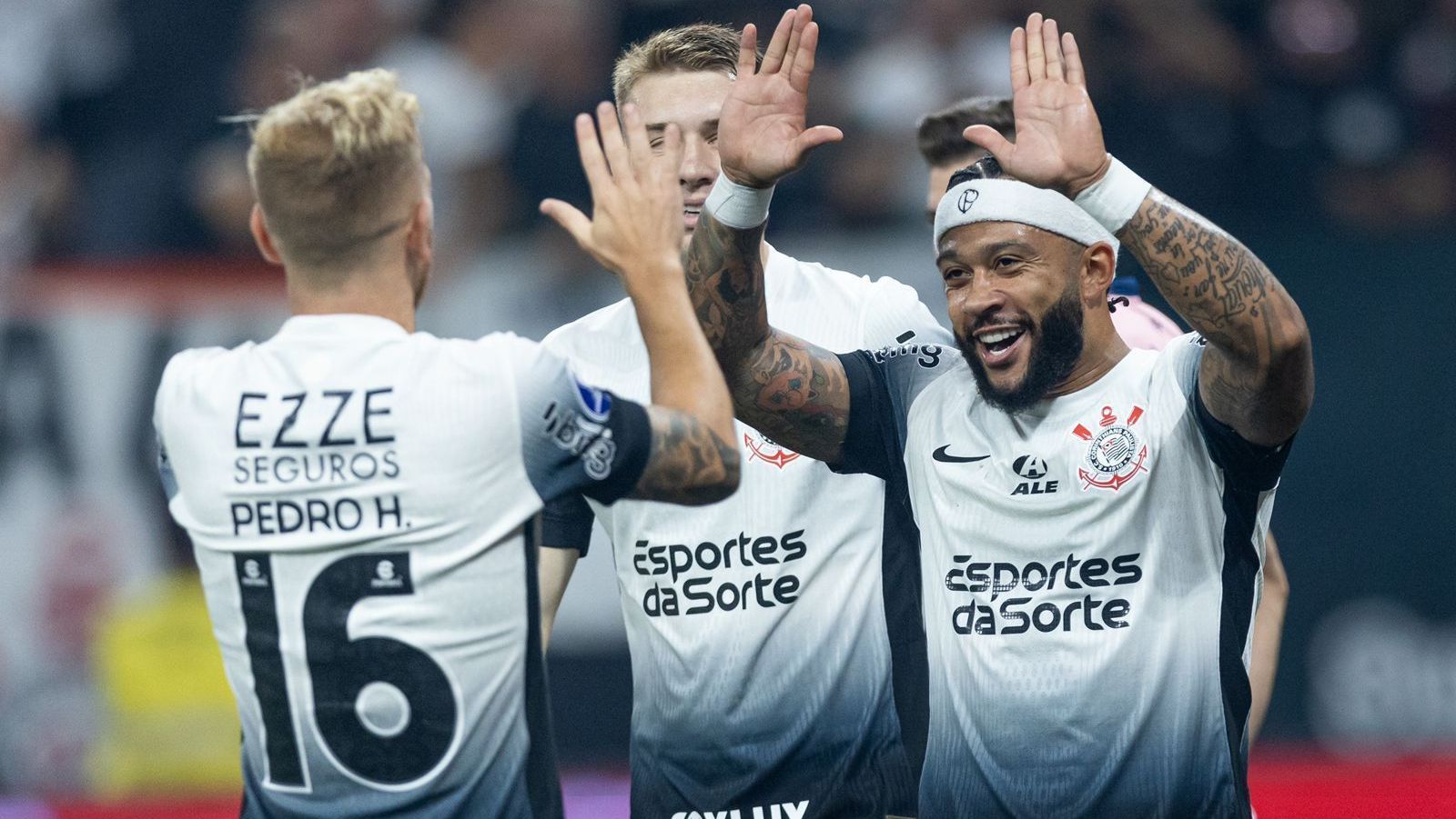 Memphis participa de primeiro gol como jogador do Corinthians em jogo da Sula Memphis participa de primeiro gol como jogador do Corinthians em jogo da Sula