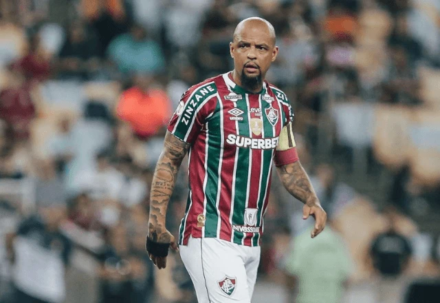Felipe Melo é acusado de intimidar adolescente em condomínio Felipe Melo é acusado de intimidar adolescente em condomínio