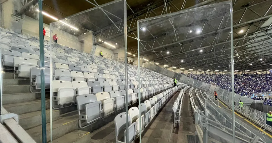 Cruzeiro x Libertad: sem torcedores, setor visitante do Mineirão fica vazio Cruzeiro x Libertad: sem torcedores, setor visitante do Mineirão fica vazio