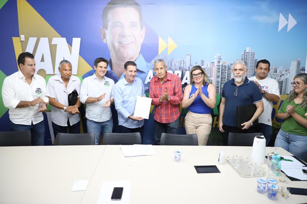 Vanderlan Cardoso discute soluções para problemas na saúde de Goiânia Vanderlan Cardoso discute soluções para problemas na saúde de Goiânia