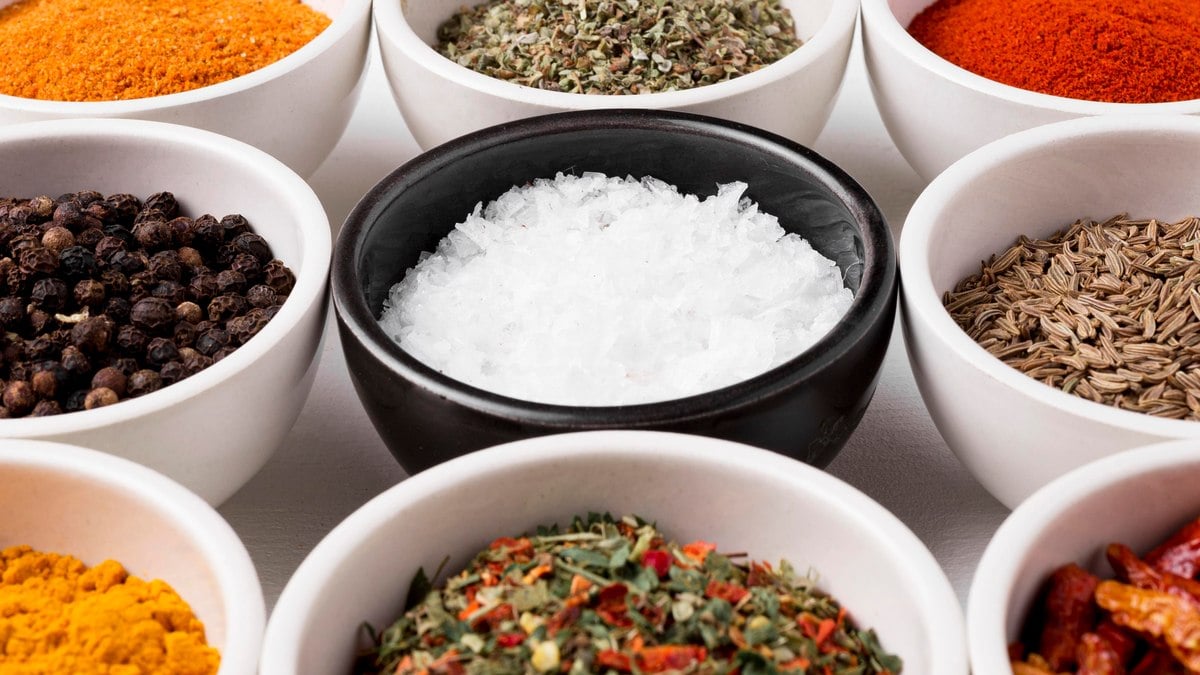 Nutricionista aponta melhores temperos para carnes, arroz e feijão Nutricionista aponta melhores temperos para carnes, arroz e feijão