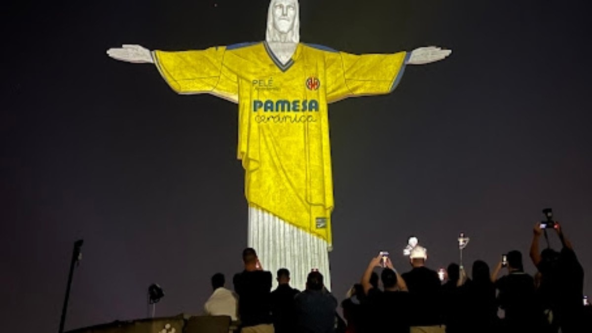 Cristo Redentor veste camisa do Villa Real, da Espanha, em comemoração a acordo com clube do Rio