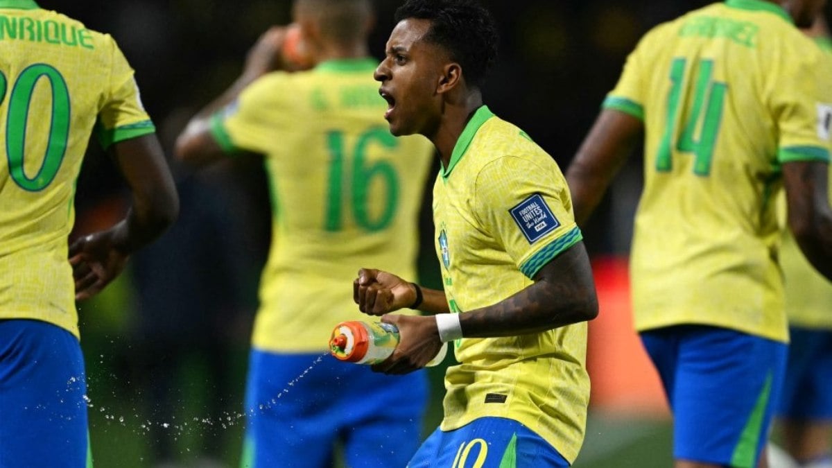 Com gol de Rodrygo, Brasil bate Equador e respira nas Eliminatórias Com gol de Rodrygo, Brasil bate Equador e respira nas Eliminatórias
