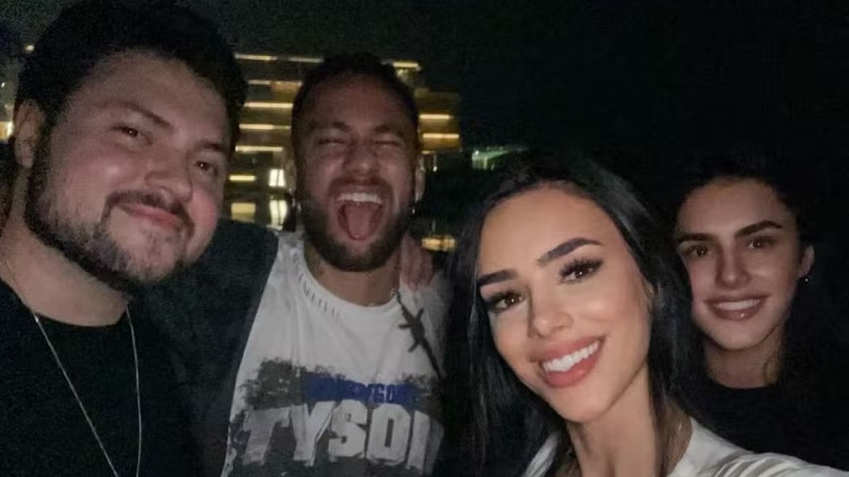 Paz selada? Desafetos, Neymar e irmã de Biancardi surgem lado a lado em foto Paz selada? Desafetos, Neymar e irmã de Biancardi surgem lado a lado em foto