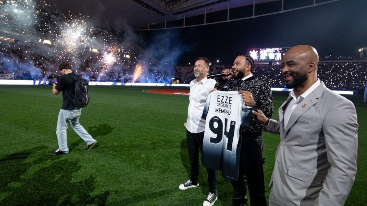 Por erro de comunicação, Corinthians erra contrato de Memphis Dapay; Veja até quando atacante assinou Por erro de comunicação, Corinthians erra contrato de Memphis Dapay; Veja até quando atacante assinou