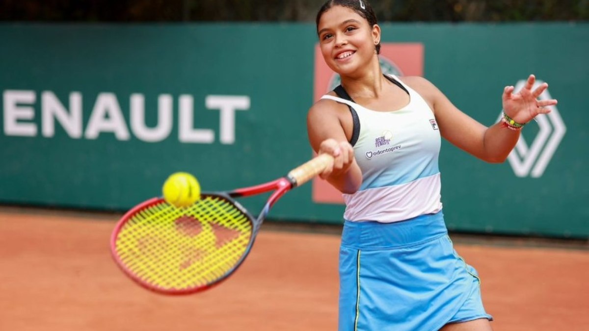 Tenista brasileira se destaca ao ser a atleta mais nova no ranking profissional de tênis Tenista brasileira se destaca ao ser a atleta mais nova no ranking profissional de tênis