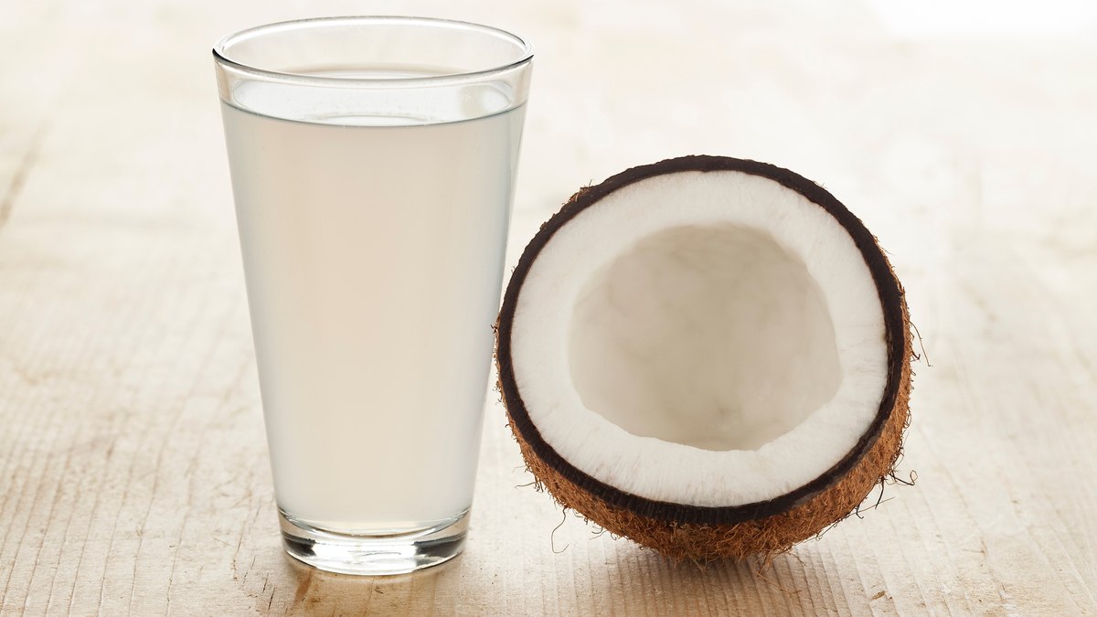 5 benefícios da água de coco para o corpo humano 5 benefícios da água de coco para o corpo humano