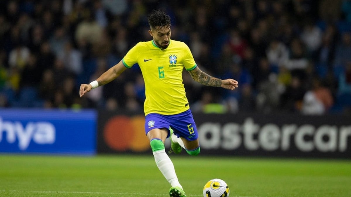 Botafogo inicia conversas para contratar Alex Telles Botafogo inicia conversas para contratar Alex Telles