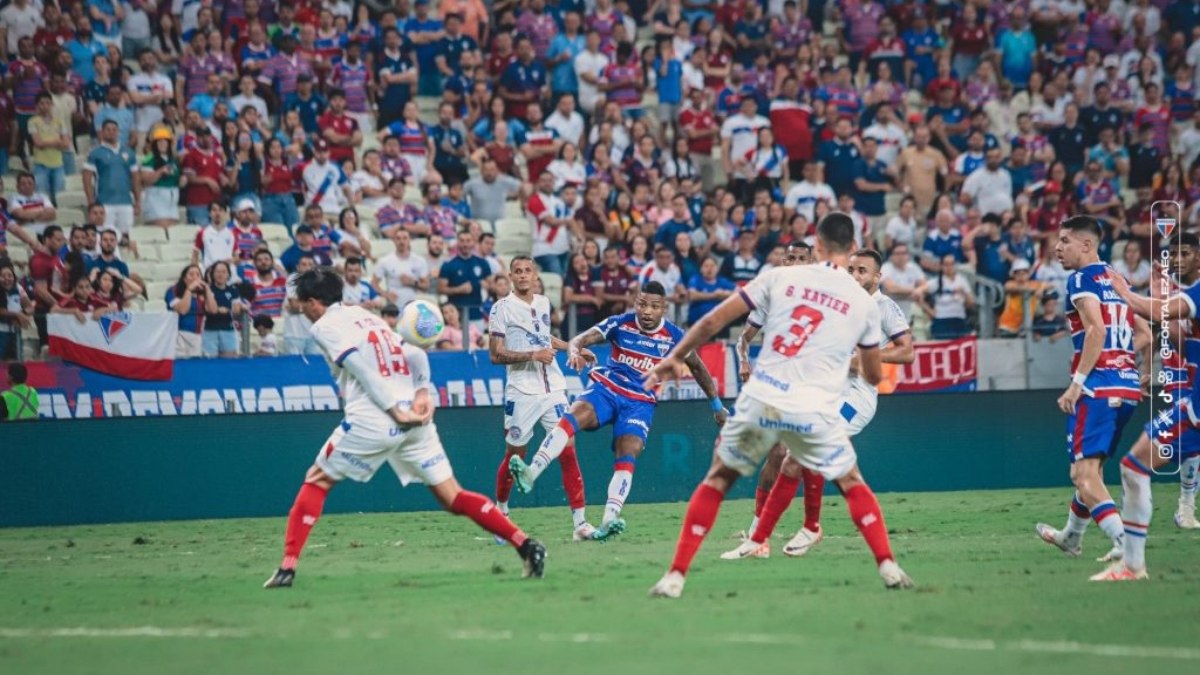 Em noite inspirada, Fortaleza goleia o Bahia e volta a vencer no Brasileirão Em noite inspirada, Fortaleza goleia o Bahia e volta a vencer no Brasileirão