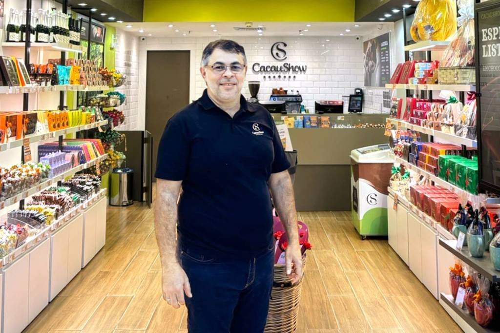 Ele abriu uma loja da Cacau Show no interior do Pará. Hoje, fatura R$ 29 milhões com 23 unidades Ele abriu uma loja da Cacau Show no interior do Pará. Hoje, fatura R$ 29 milhões com 23 unidades