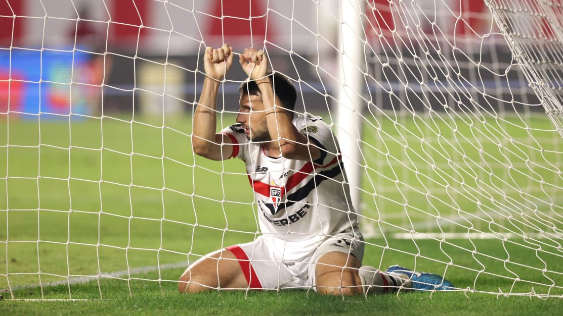 Calleri admite responsabilidade em eliminação do São Paulo: “Sou o responsável“ Calleri admite responsabilidade em eliminação do São Paulo: “Sou o responsável“