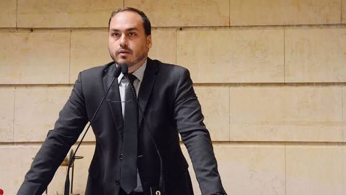 MP-RJ denuncia sete em esquema de “rachadinha” no gabinete de Carlos Bolsonaro MP-RJ denuncia sete em esquema de “rachadinha” no gabinete de Carlos Bolsonaro