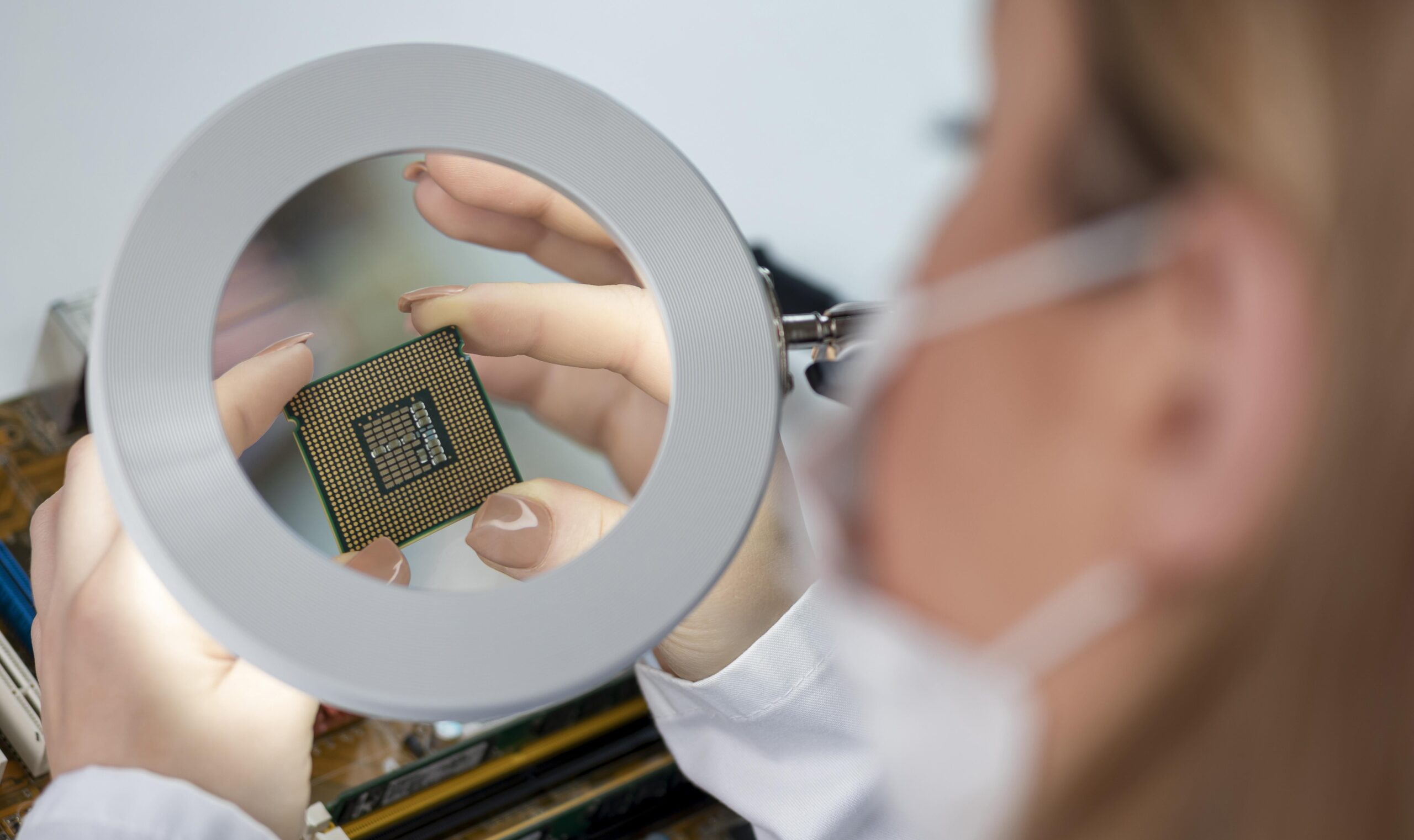Cientistas armazenam DNA em “chip“ para tentar evitar extinção humana Cientistas armazenam DNA em “chip“ para tentar evitar extinção humana