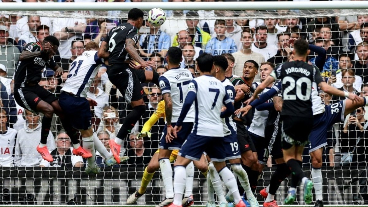 Com gol de Gabriel Magalhães, Arsenal vence Tottenham e sobe para 2º no Inglês Com gol de Gabriel Magalhães, Arsenal vence Tottenham e sobe para 2º no Inglês