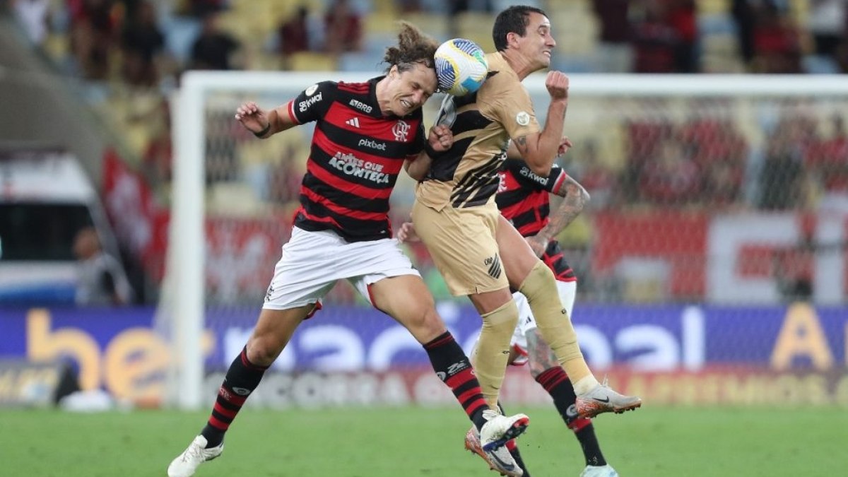 Flamengo joga mal mas vence com gol no fim Flamengo joga mal mas vence com gol no fim