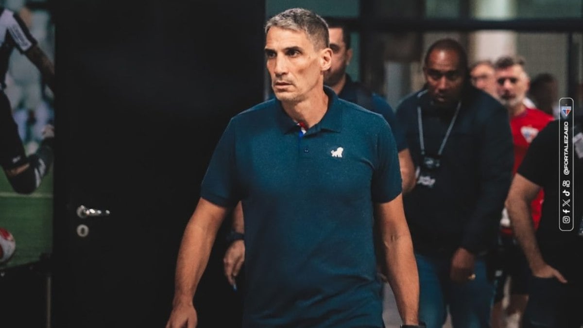 Vojvoda reclama da arbitragem diante do Inter: ”não estamos chorando” Vojvoda reclama da arbitragem diante do Inter: ”não estamos chorando”