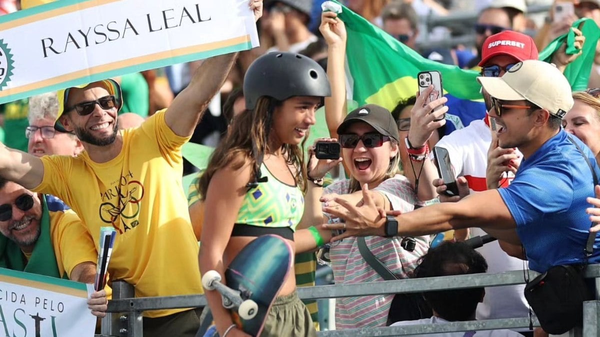 CAMPEÃ! Rayssa Leal supera sete japonesas e conquista o Mundial de skate street CAMPEÃ! Rayssa Leal supera sete japonesas e conquista o Mundial de skate street