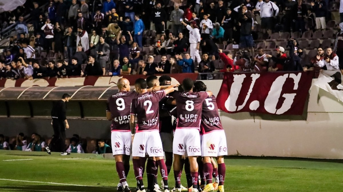 Em jogo movimentado , Ferroviária vence Athletic Clube pela série C Em jogo movimentado , Ferroviária vence Athletic Clube pela série C