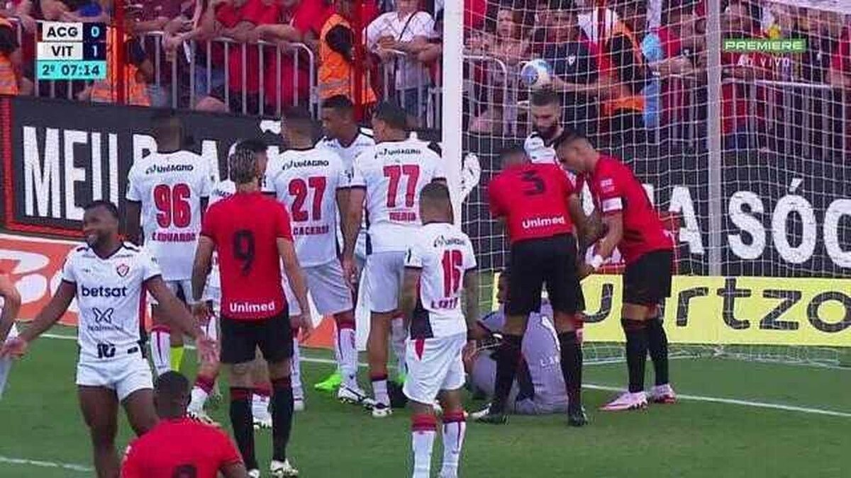 Vitória vence Atlético-GO fora de casa e ganha fôlego na luta contra o rebaixamento Vitória vence Atlético-GO fora de casa e ganha fôlego na luta contra o rebaixamento