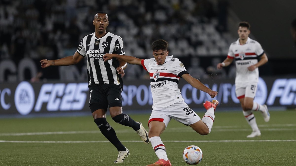 São Paulo deve promover mudança para duelo contra o Botafogo; veja provável time São Paulo deve promover mudança para duelo contra o Botafogo; veja provável time