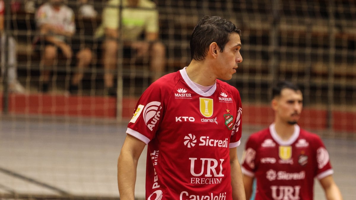 Pernambucano fica entre os 10 melhores atletas de futsal do mundo na temporada 2023 Pernambucano fica entre os 10 melhores atletas de futsal do mundo na temporada 2023