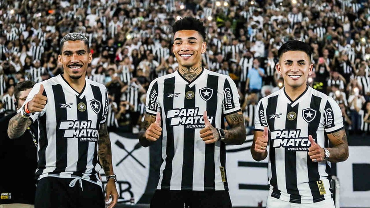 Estratégico no mercado, Botafogo ocupa vácuo da ʽterceira viaʼ no futebol brasileiro Estratégico no mercado, Botafogo ocupa vácuo da ʽterceira viaʼ no futebol brasileiro