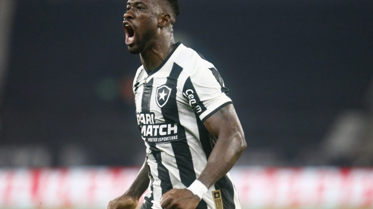 Bastos atinge metas e renovará com o Botafogo até 2025 Bastos atinge metas e renovará com o Botafogo até 2025
