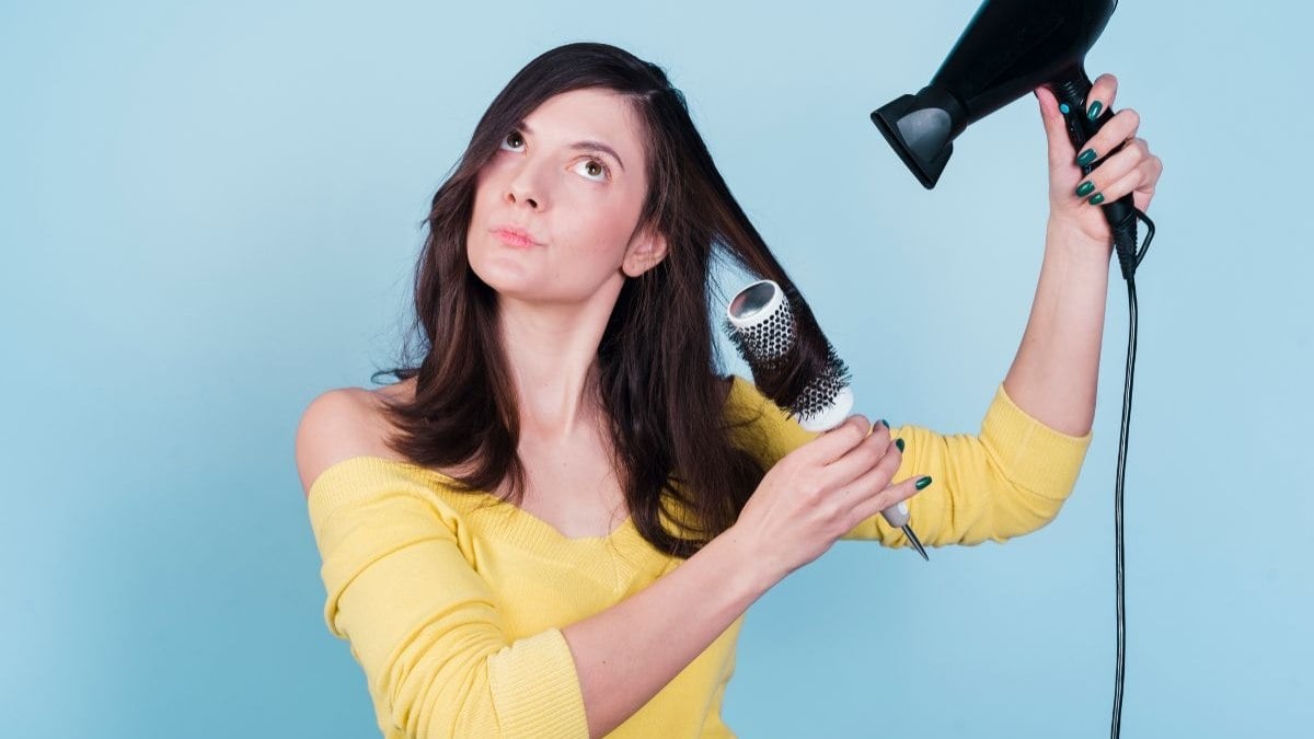 Usar secador causa queda de cabelo?