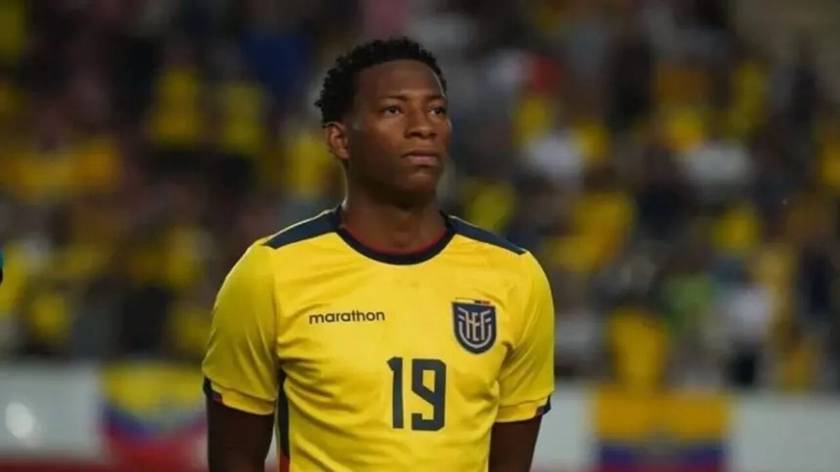 Jogador retorna aos pré-convocados de seleção e pode ser nova baixa no Flamengo Jogador retorna aos pré-convocados de seleção e pode ser nova baixa no Flamengo