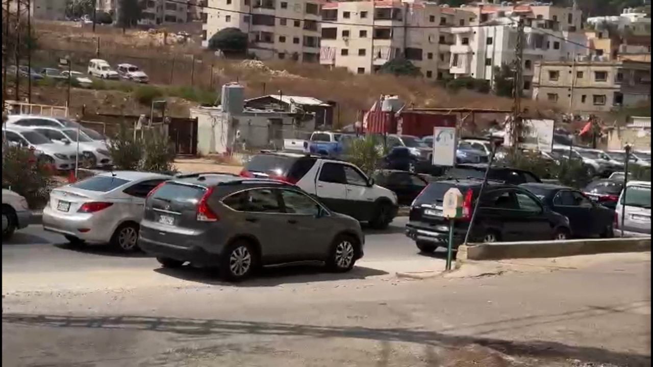 Ataques no Líbano: Vídeo mostra grande fila de carros em fuga para Beirute Ataques no Líbano: Vídeo mostra grande fila de carros em fuga para Beirute