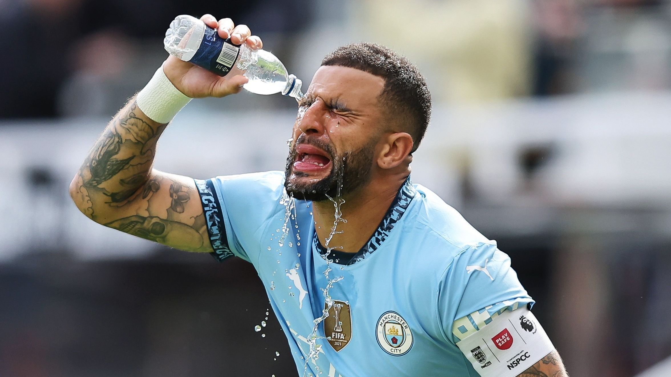Traída, esposa de jogador do City pede R$ 109 milhões para reatar relação Traída, esposa de jogador do City pede R$ 109 milhões para reatar relação