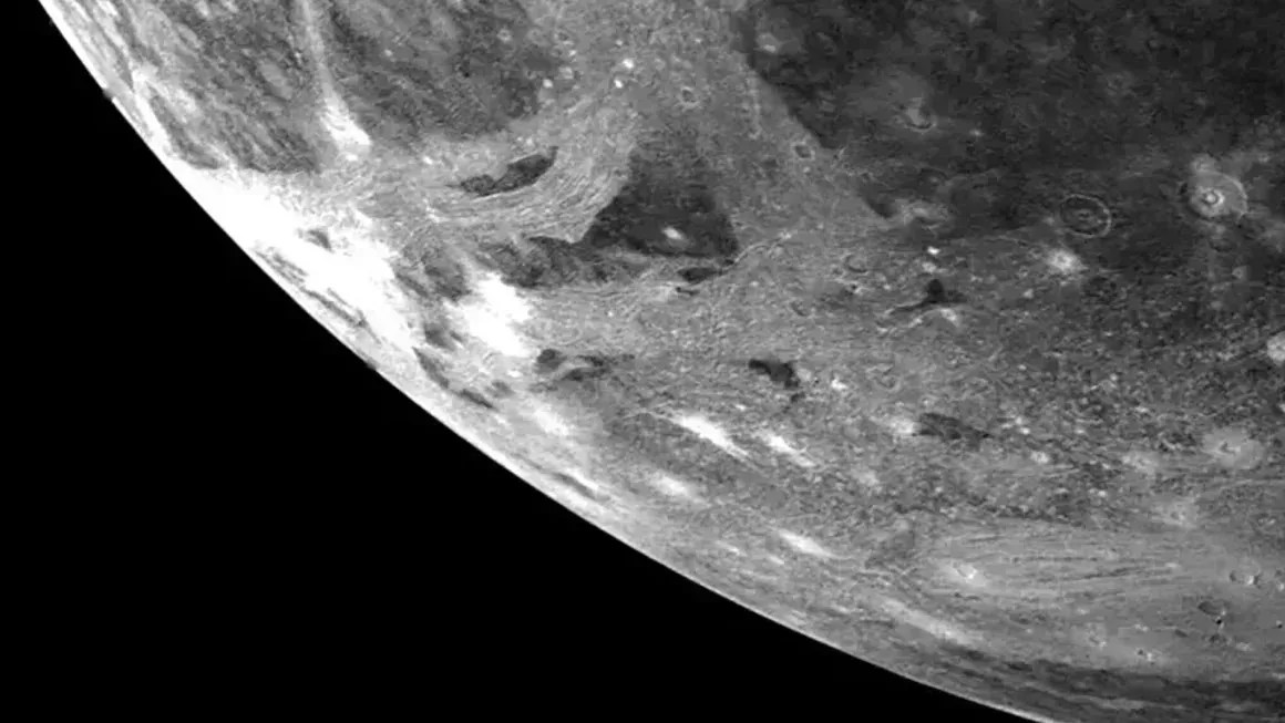 Asteroide que atingiu lua de Júpiter era maior do que extinguiu de dinossauros Asteroide que atingiu lua de Júpiter era maior do que extinguiu de dinossauros