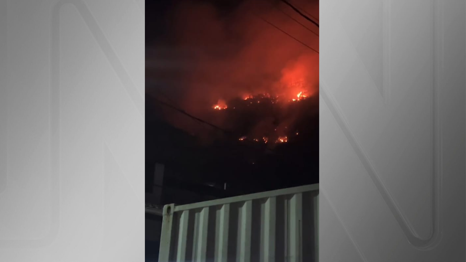 Vídeo: incêndio atinge Morro das Andorinhas em Niterói (RJ) Vídeo: incêndio atinge Morro das Andorinhas em Niterói (RJ)